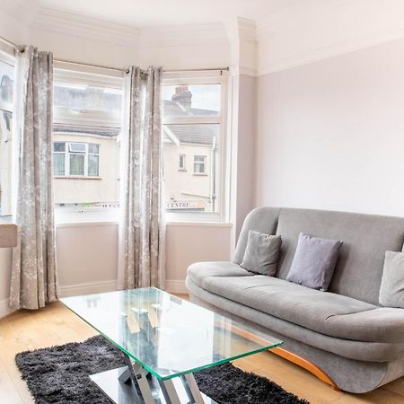 2 Bedroom Apartment Southend-On-Sea Esterno foto